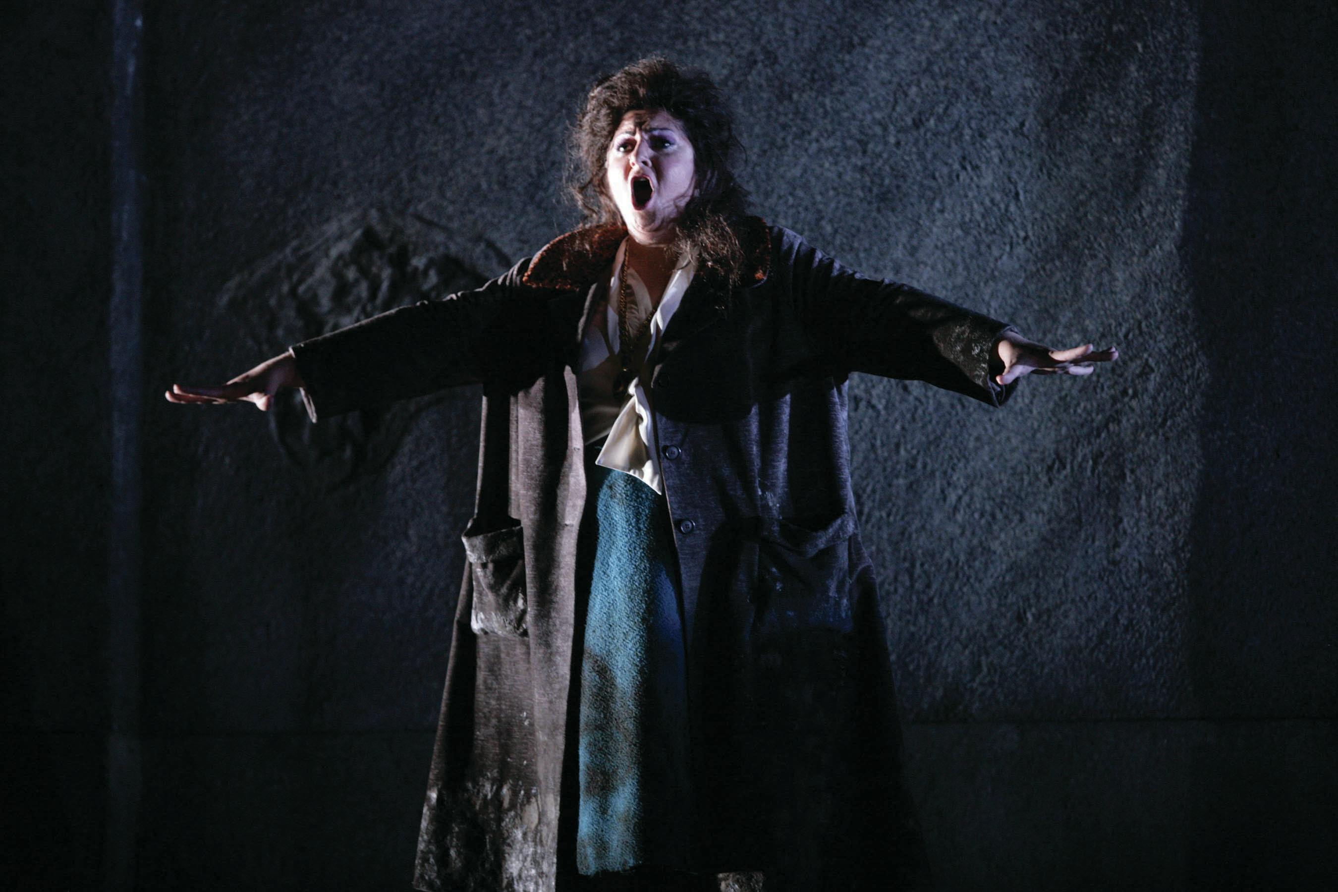 Goerke as Ortrud in HGO's Lohengrin in 2009